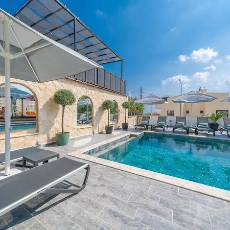 Hotel Lupia Suites *