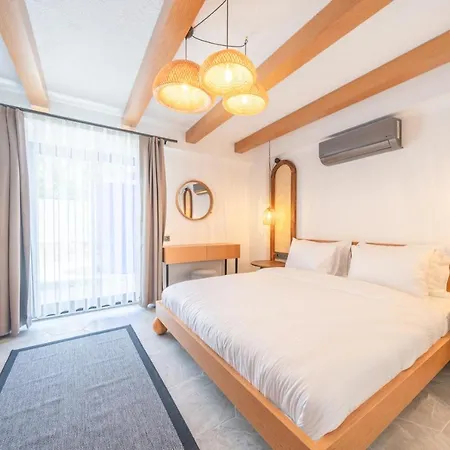Lupia Suites Hotel *