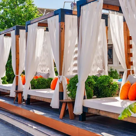 Lupia Suites Hotel *